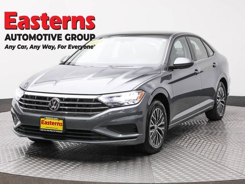 Used 2021 Volkswagen Jetta SE w/ SE Cold Weather Package image 1