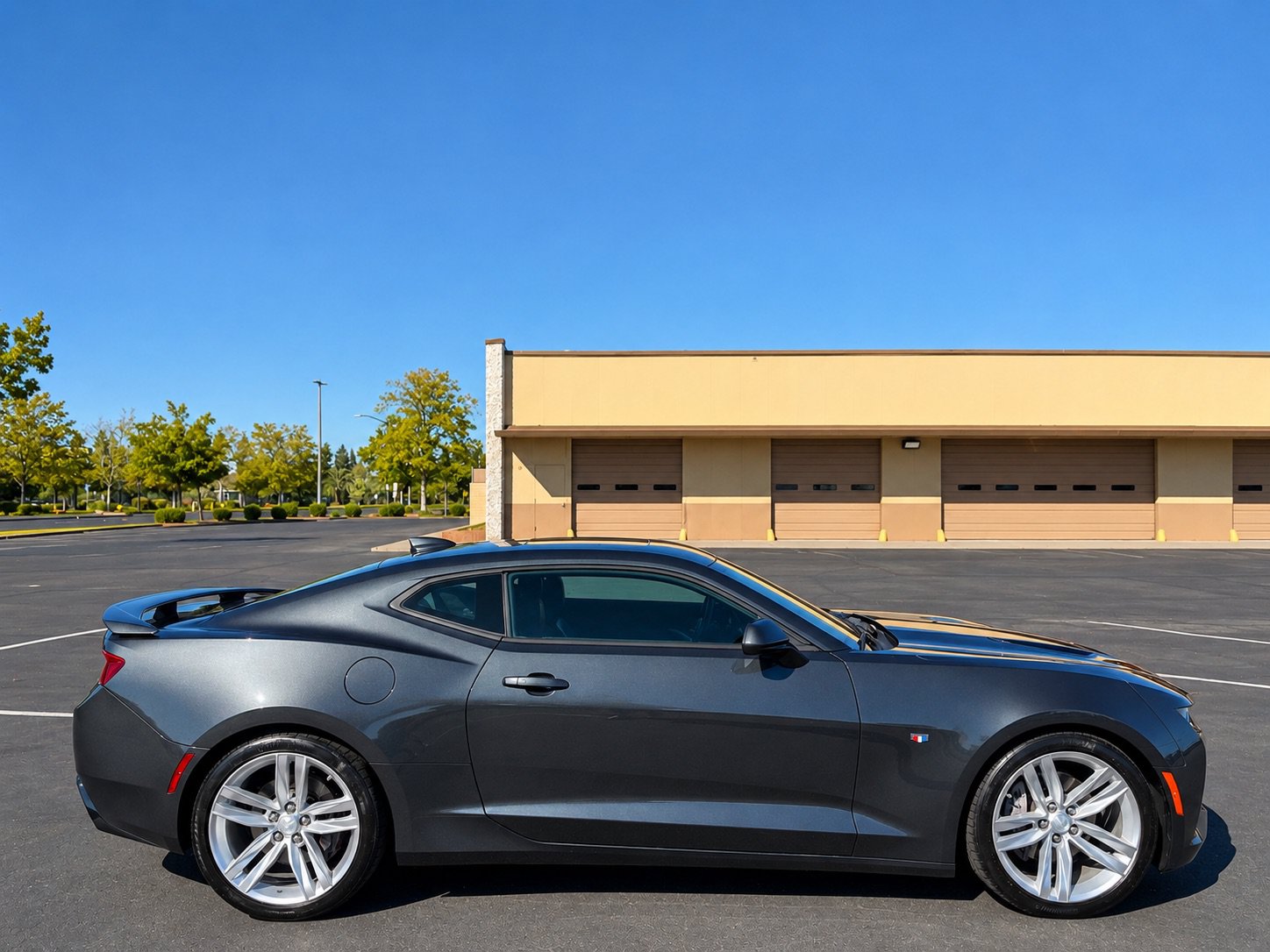 Used 2018 Chevrolet Camaro SS RWD image 8