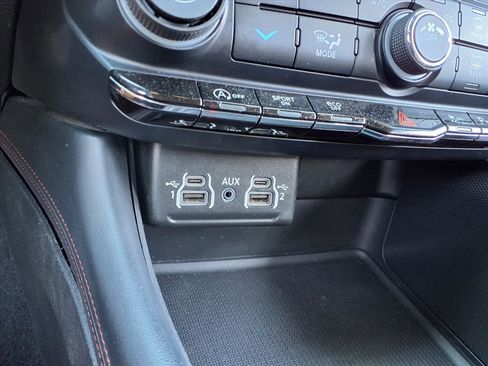 Used 2023 Dodge Durango GT image 25