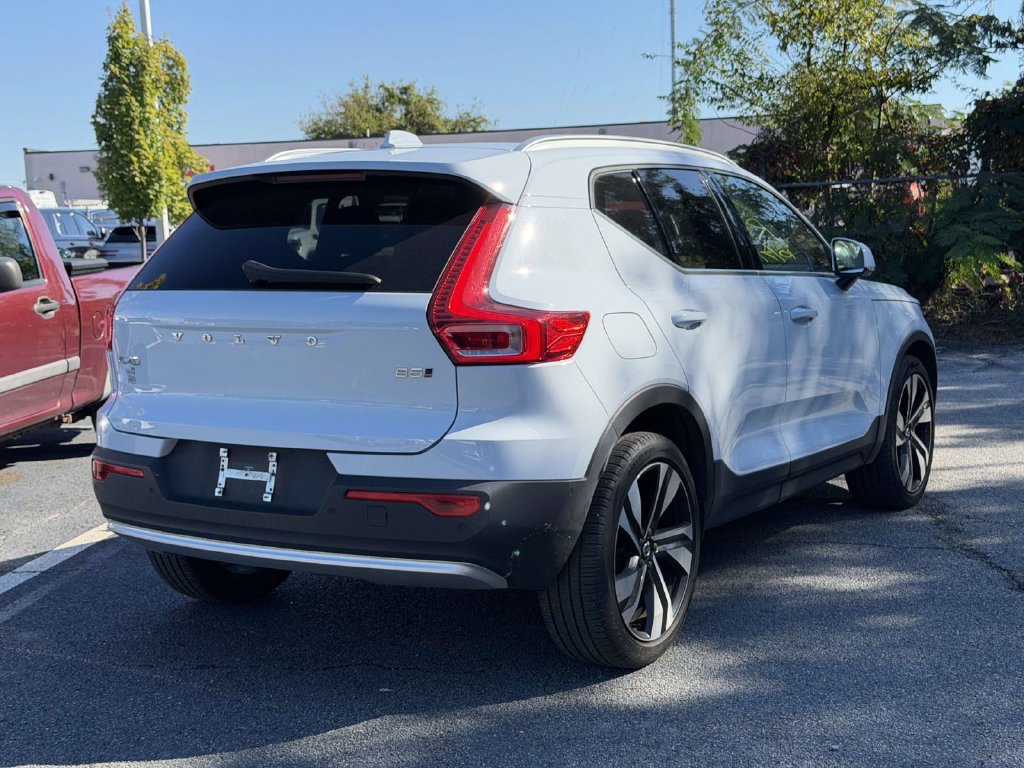 Used 2024 Volvo XC40 B5 Ultimate w/ Protection Package Premier AWD/4WD image 2