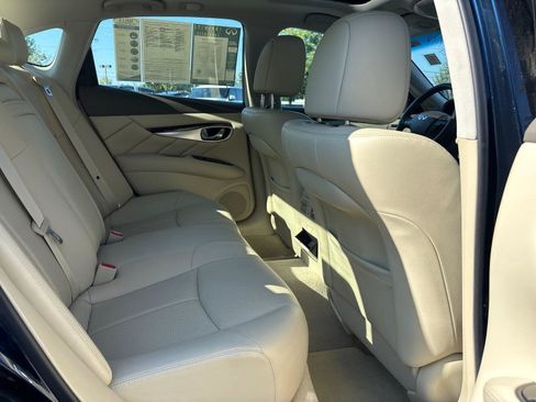 Used 2019 INFINITI Q70 Luxe w/ Proactive Package AWD/4WD image 35
