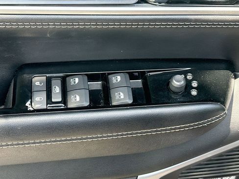 Used 2023 Jeep Wagoneer L Series II image 19