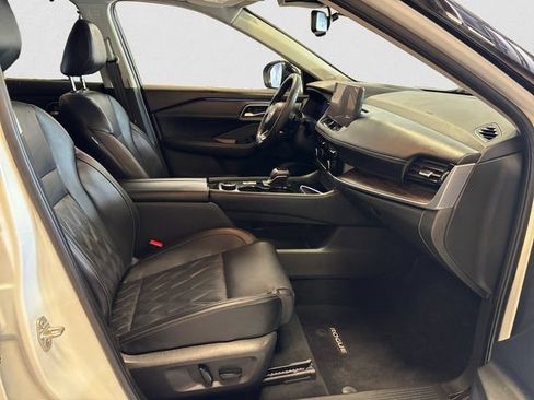 Used 2024 Nissan Rogue Platinum w/ Platinum Premium Package AWD/4WD image 16