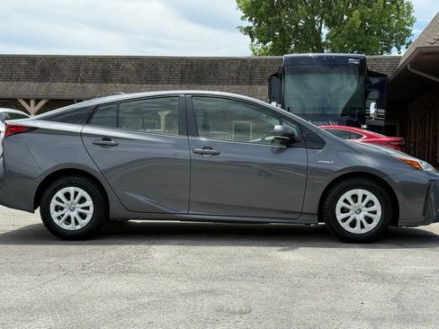 Used 2019 Toyota Prius LE FWD image 6