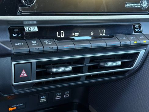 Used 2025 Toyota Camry SE FWD image 21