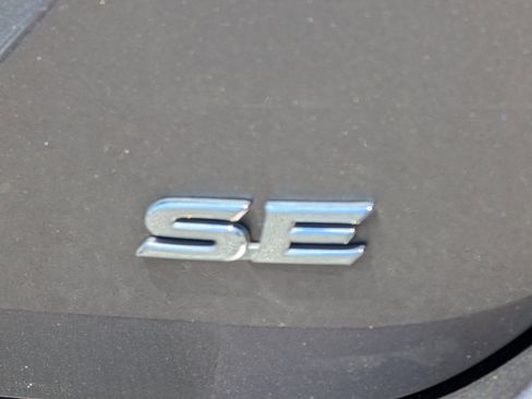 Used 2022 Toyota Camry SE FWD image 9