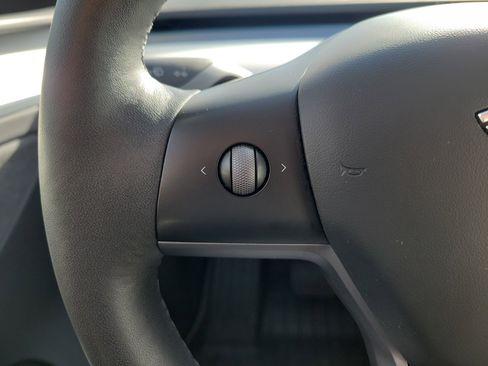 Used 2023 Tesla Model Y Long Range image 27