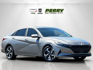 Used 2023 Hyundai Elantra SEL w/ Convenience Package image 1