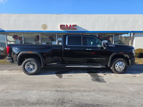 New 2026 GMC Sierra 3500 Denali w/ Technology Package image 2