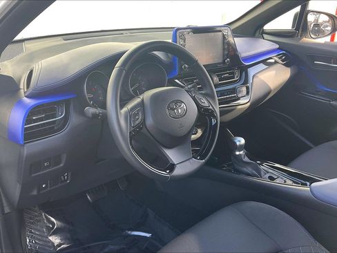 Used 2020 Toyota C-HR XLE image 18