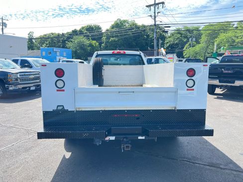 Used 2015 Chevrolet Silverado 3500 W/T AWD/4WD image 4