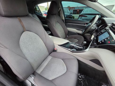Used 2018 Toyota Camry LE FWD image 18