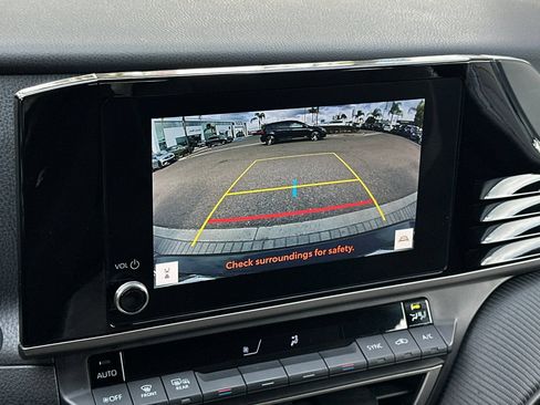 Used 2025 Toyota Camry SE FWD image 17