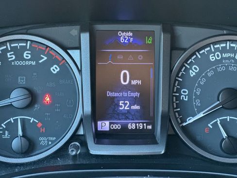 Used 2020 Toyota Tacoma TRD Sport w/ Technology Package AWD/4WD image 25