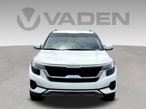 Used 2023 Kia Seltos S w/ Navigation Package FWD image 2