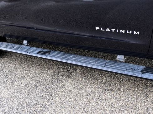 Used 2025 Ford Expedition Platinum AWD/4WD image 9