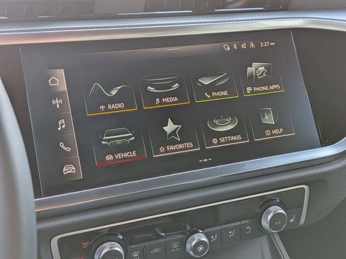 Used 2025 Audi Q3 2.0T Premium w/ Convenience Package image 21