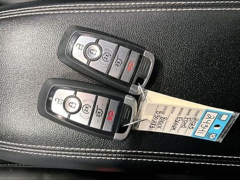 Used 2025 Ford Escape Platinum AWD/4WD image 37