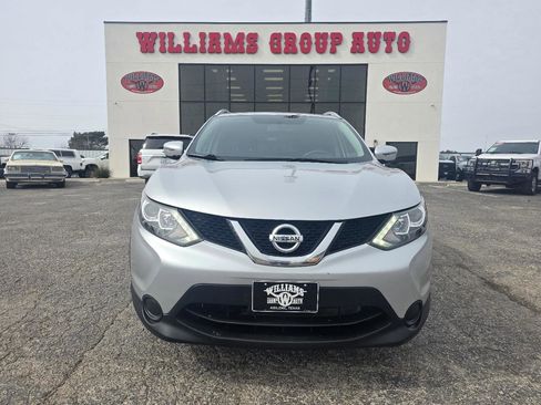 Used 2017 Nissan Rogue Sport SV image 2