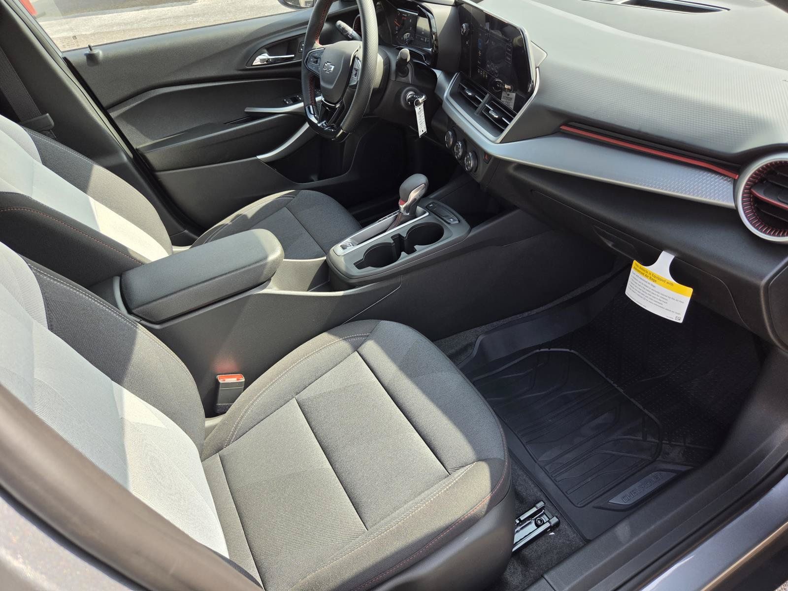 New 2026 Chevrolet Trax RS w/ Sunroof Package FWD image 9