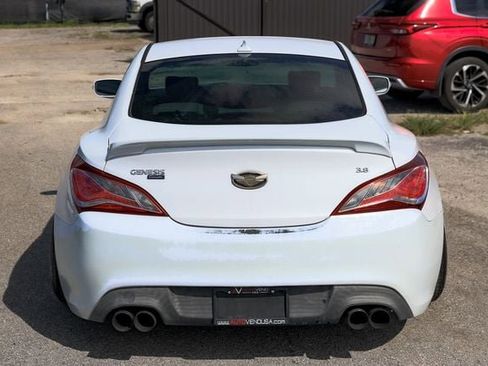 Used 2015 Hyundai Genesis 3.8 image 11