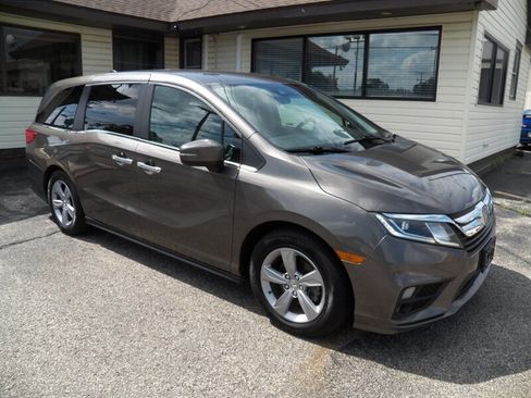 Used 2018 Honda Odyssey EX image 1