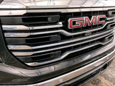 Used 2022 GMC Sierra 1500 SLT w/ SLT Premium Plus Package AWD/4WD image 29
