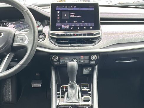 Used 2022 Jeep Compass Sport image 11