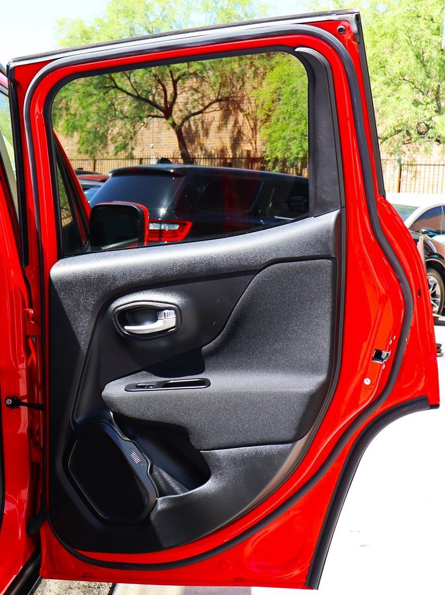Used 2019 Jeep Renegade Latitude FWD image 26