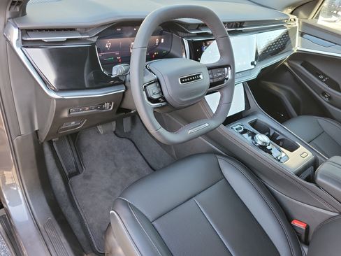 Used 2025 Jeep Wagoneer S Limited image 3