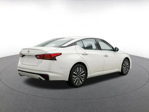 Used 2025 Nissan Altima 2.5 SV FWD image 8