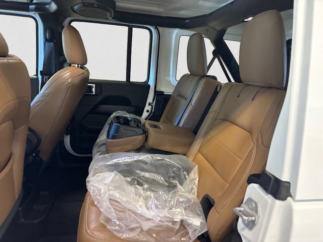 Used 2021 Jeep Wrangler Unlimited Sahara w/ Cold Weather Group AWD/4WD image 14