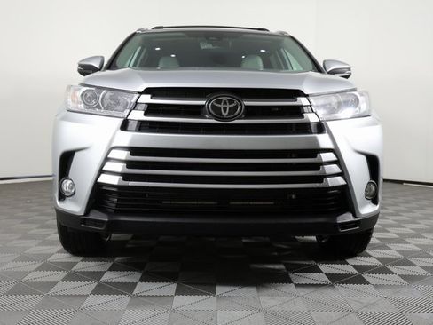 Used 2018 Toyota Highlander Limited image 2