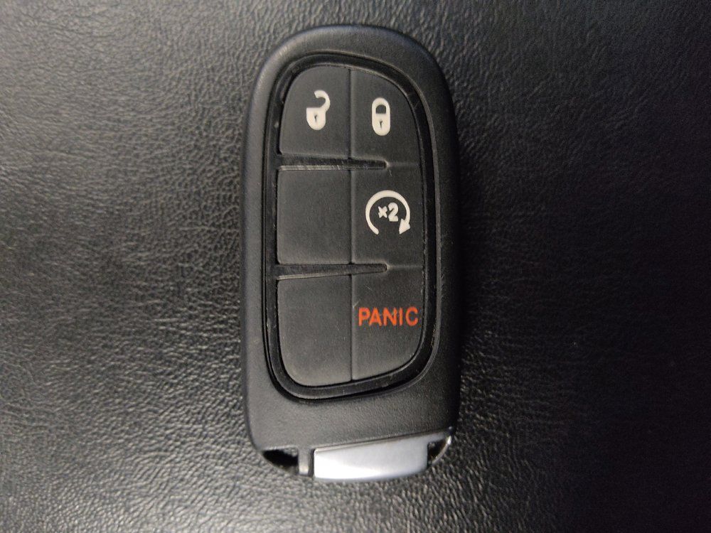 Used 2020 Jeep Cherokee Latitude Plus w/ Cold Weather Group AWD/4WD image 32