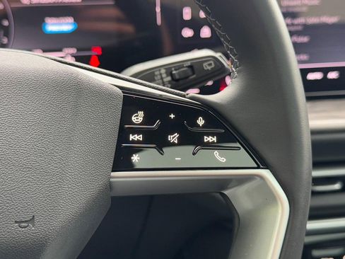 Used 2025 Audi Q5 Premium Plus w/ Premium Plus image 17