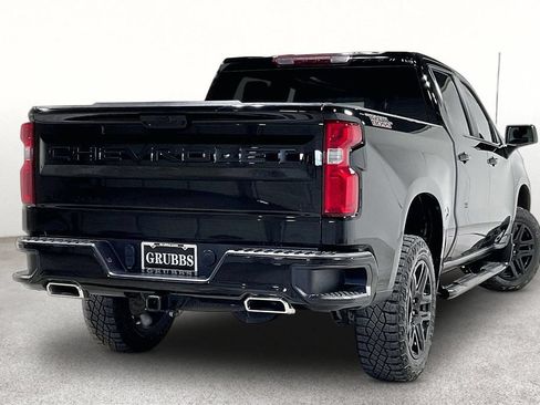 Used 2023 Chevrolet Silverado 1500 LT Trail Boss w/ LPO, Dark Essentials Package AWD/4WD image 2