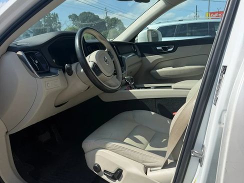 Used 2019 Volvo XC60 T5 Momentum w/ Premium Package FWD image 13