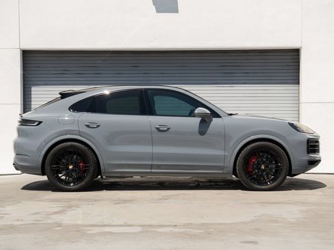 Certified 2024 Porsche Cayenne S AWD/4WD image 25