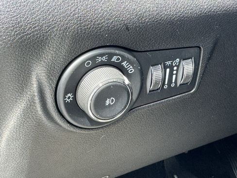 Used 2025 Jeep Compass Trailhawk AWD/4WD image 32