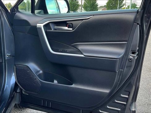 Used 2025 Toyota RAV4 XLE image 12