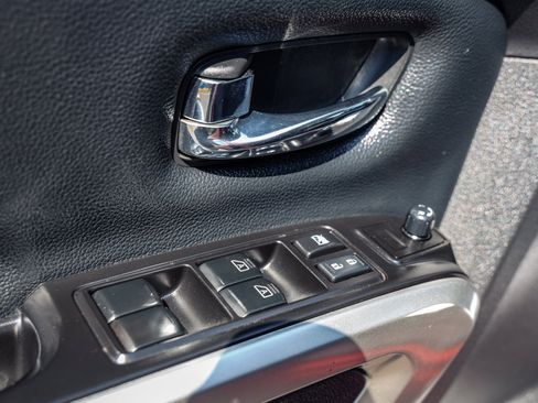 Used 2018 Nissan Titan PRO-4X w/ Pro-4x Convenience Package AWD/4WD image 8