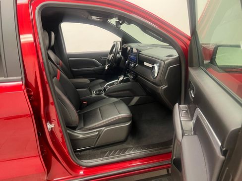 Used 2025 Chevrolet Colorado Z71 w/ Technology Package AWD/4WD image 30