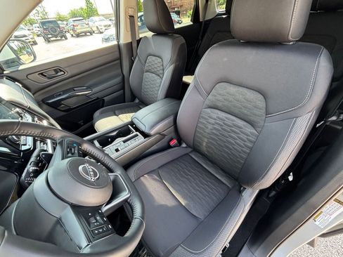 Used 2025 Nissan Pathfinder SV FWD image 39