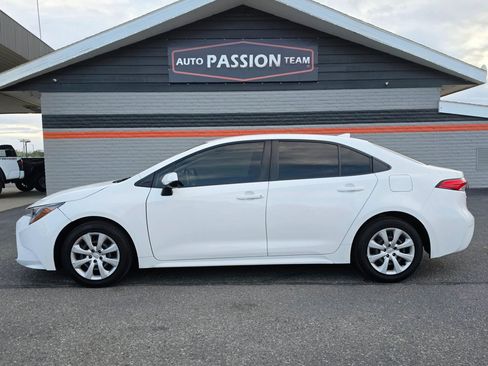 Used 2021 Toyota Corolla LE w/ Carpet Mat Package (TMS) FWD image 2