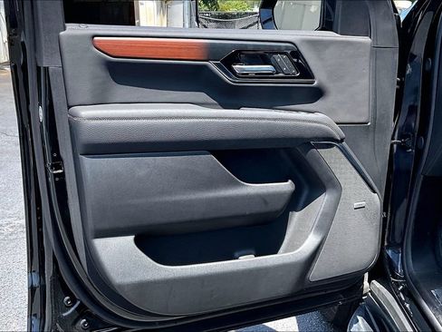 Used 2026 GMC Yukon Denali AWD/4WD image 19