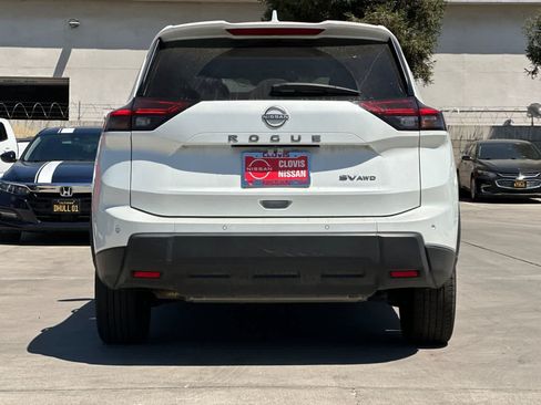 Used 2024 Nissan Rogue SV AWD/4WD image 8