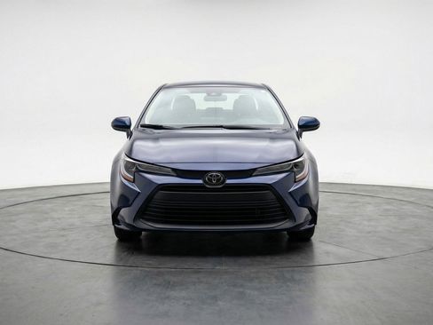 Used 2025 Toyota Corolla LE FWD image 2
