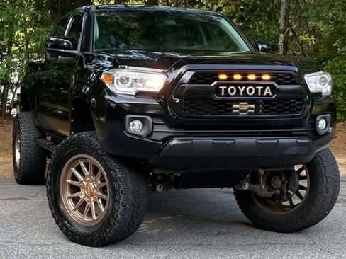 Used 2022 Toyota Tacoma SR w/ SR Convenience Package RWD image 9