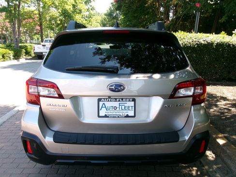 Used 2018 Subaru Outback 2.5i Limited AWD/4WD image 6