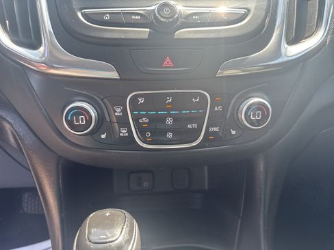 Used 2018 Chevrolet Equinox LT AWD/4WD image 17